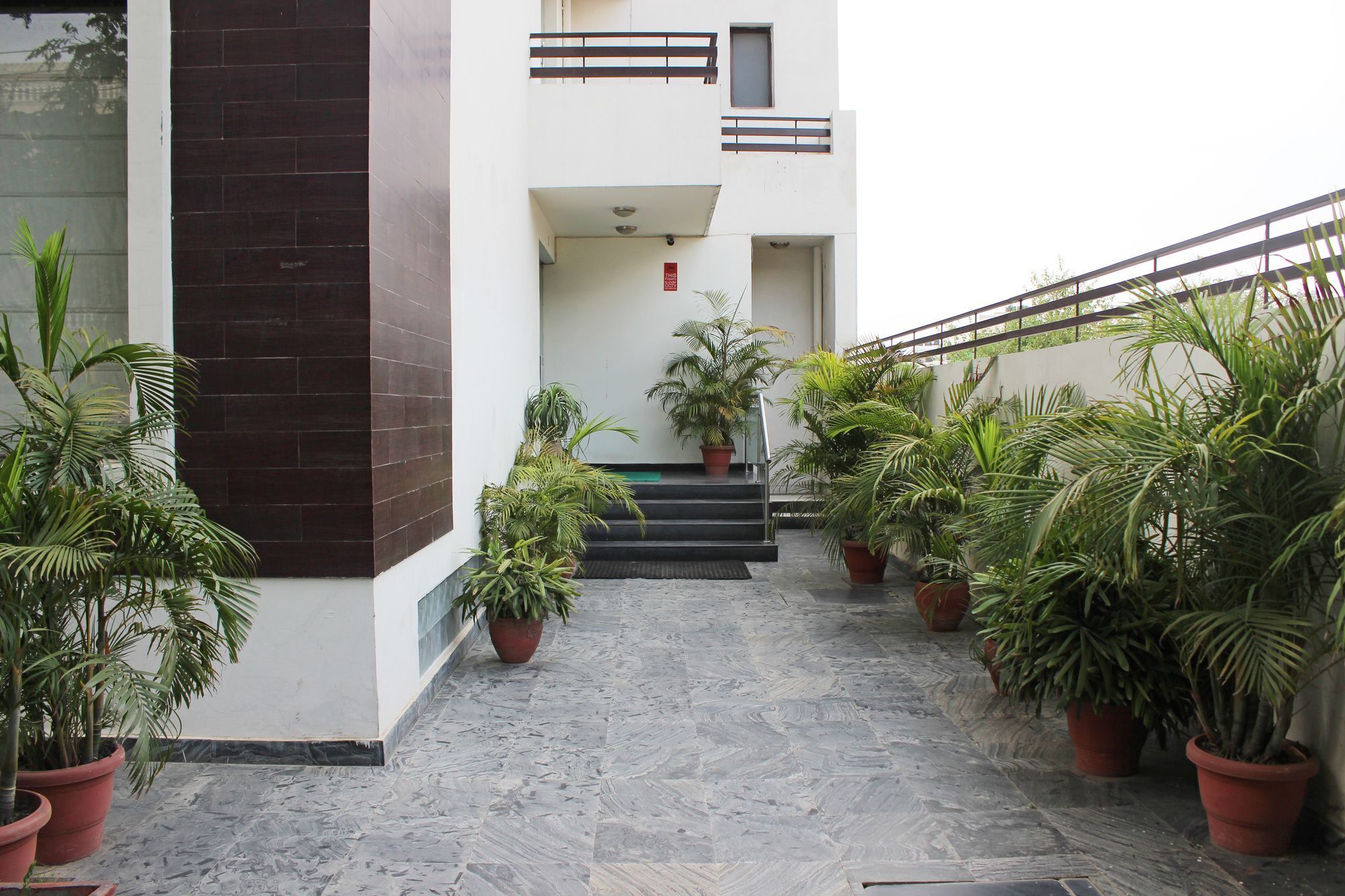 Oyo 605 Hotel Camria Gurgaon Exterior photo