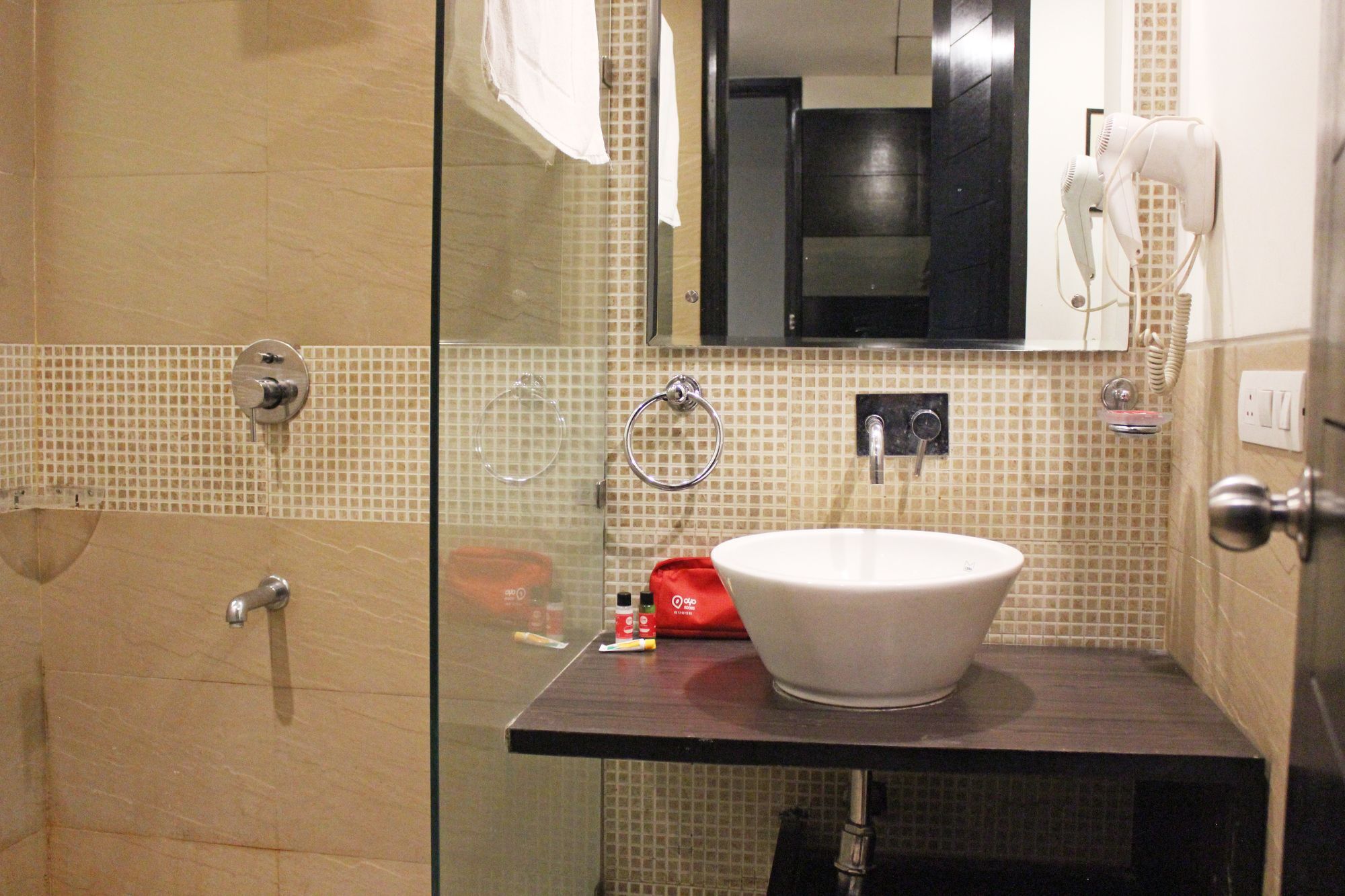 Oyo 605 Hotel Camria Gurgaon Exterior photo